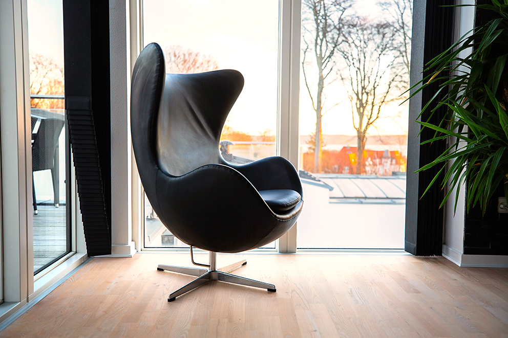 Fauteuil oeuf iconique chic pour le salon